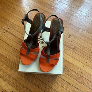 Restricted Khiara heeled sandals!